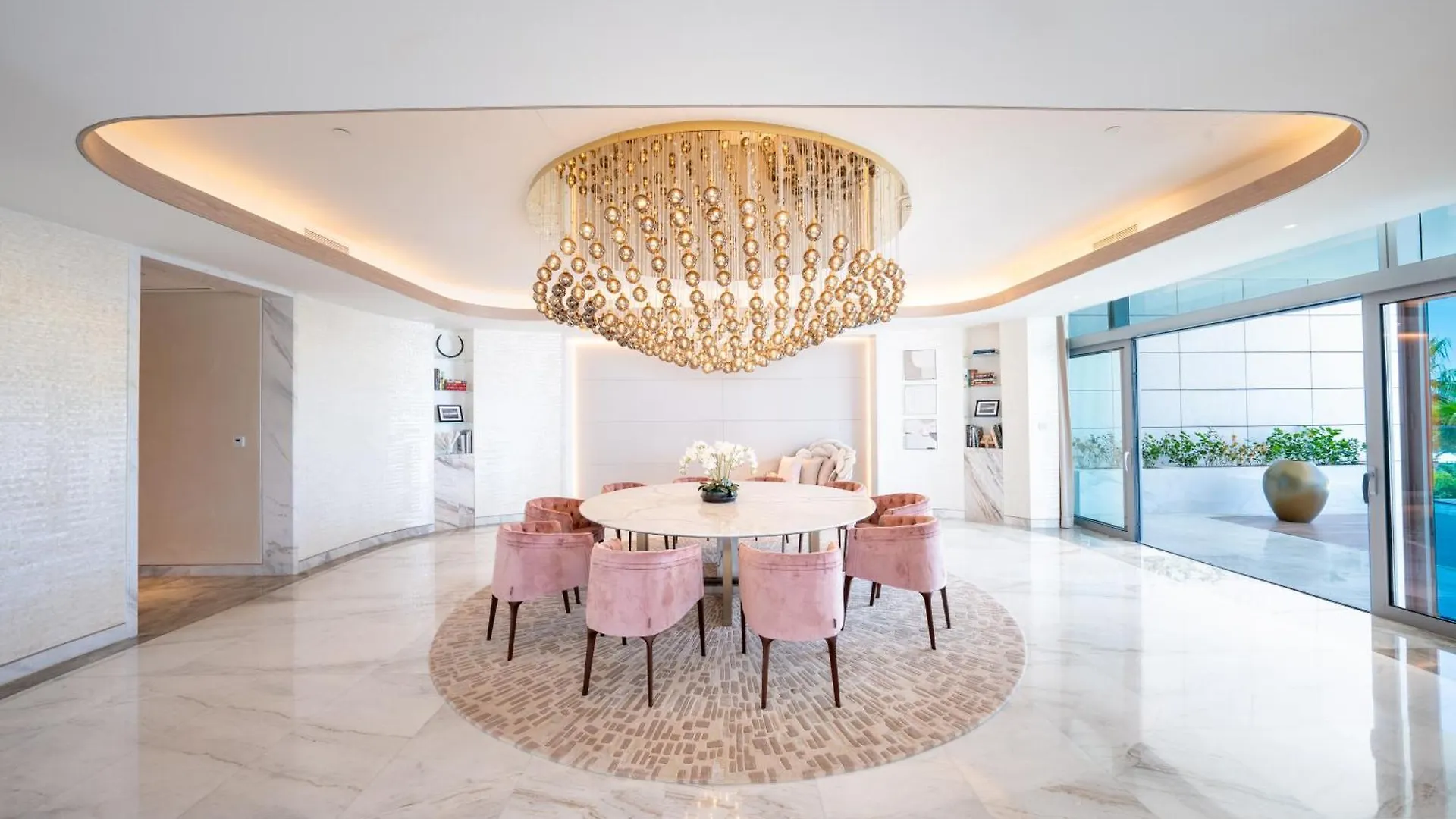 Five Luxe Hotel Dubai 5*,