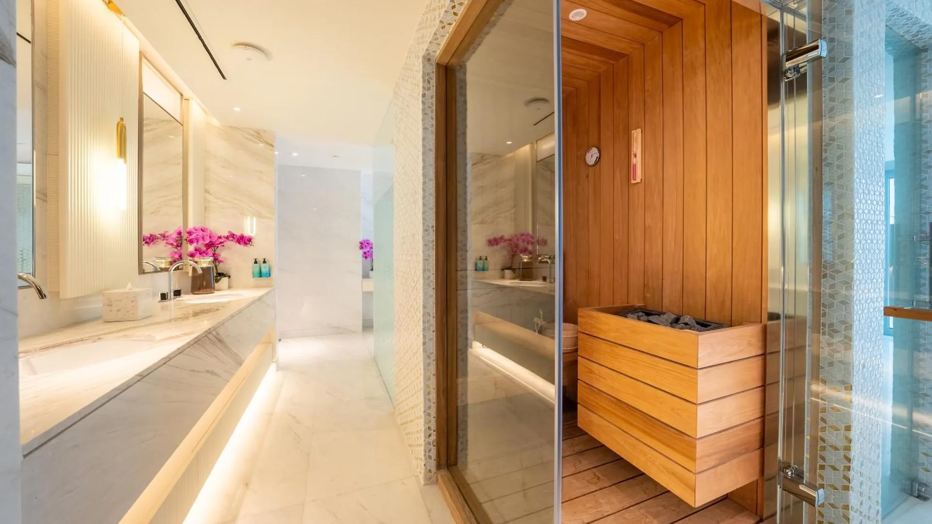 Five Luxe Hotel Dubai