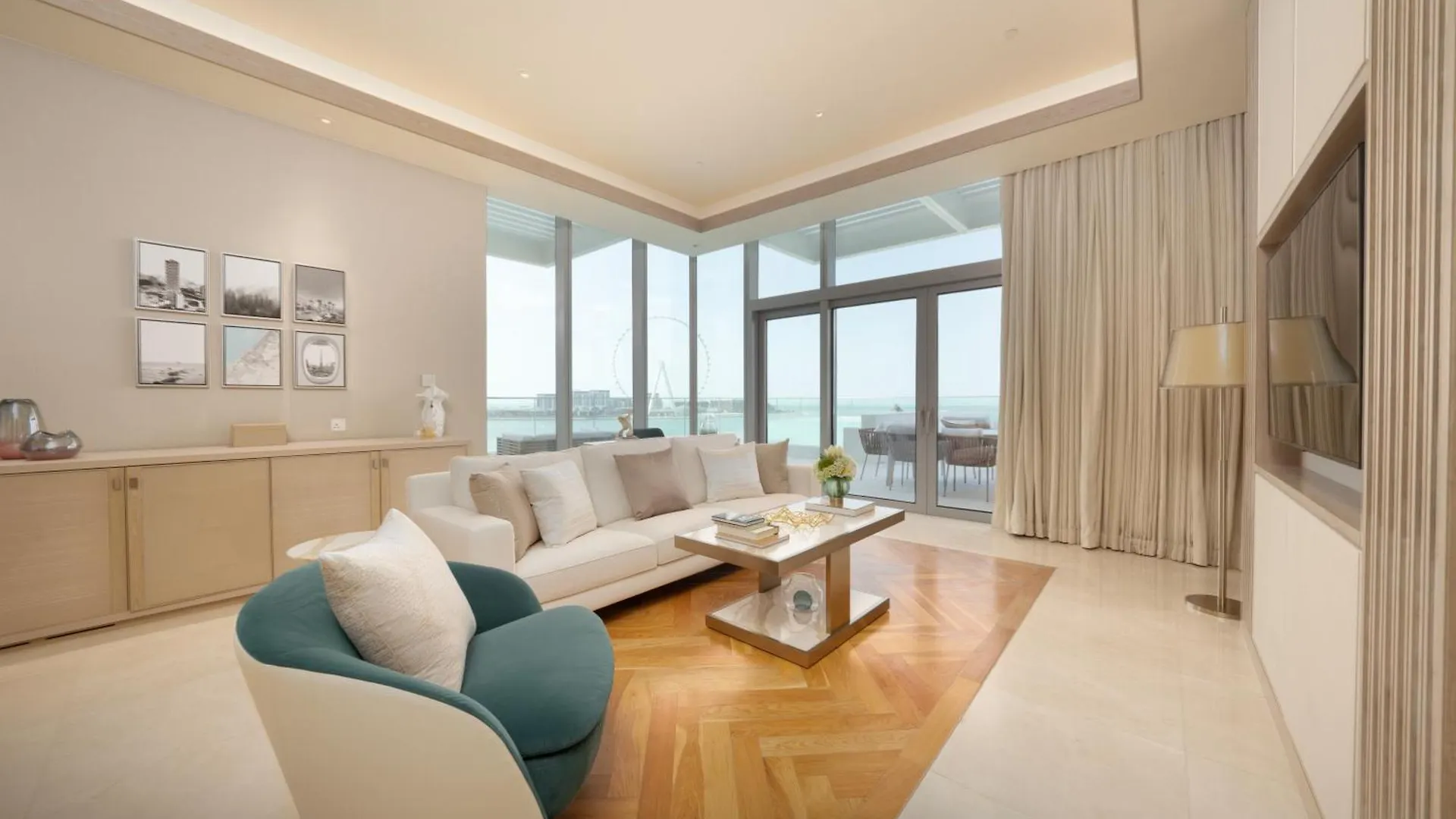 Five Luxe Hotel Dubai