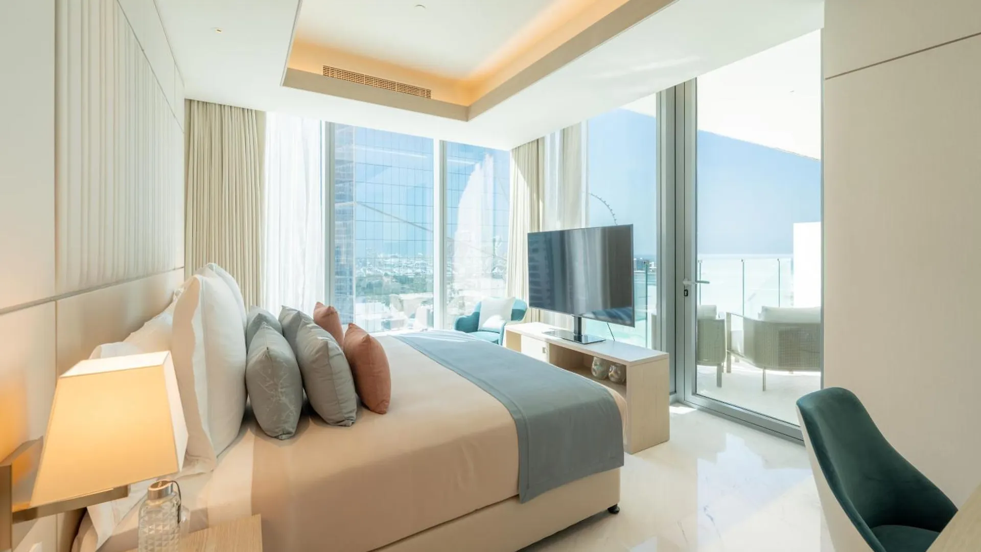 Five Luxe Hotel Dubai 5*,