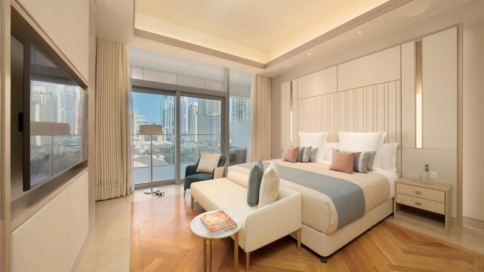 Five Luxe Hotel Dubai